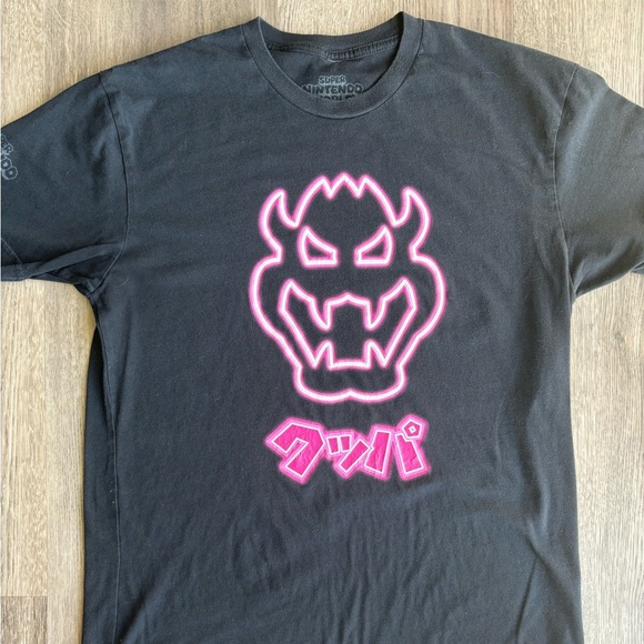 Universal Super Mario Nintendo World Hot Pink Bowser Tee Sz.M - Picture 1 of 5
